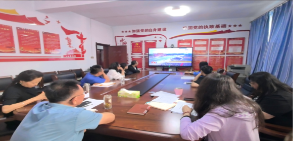 市红十字会组织集中观看中国人民抗日战争暨世界反法西斯战争胜利80周年纪念大会暨阅兵仪式